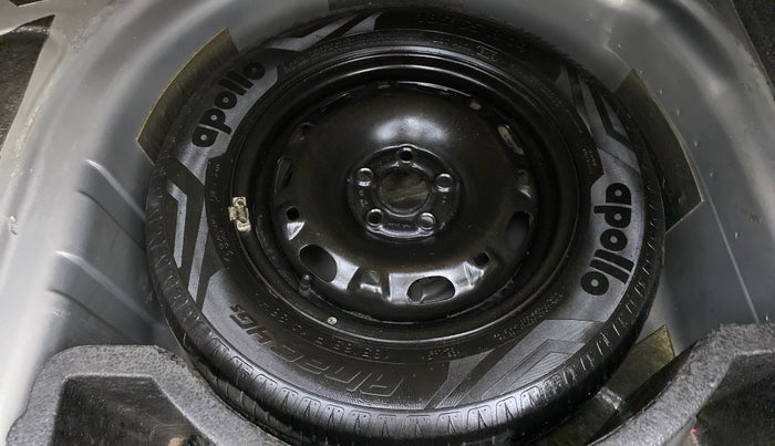 2014 Volkswagen Vento COMFORTLINE PETROL, Petrol, Manual, 77,401 km, Spare Tyre