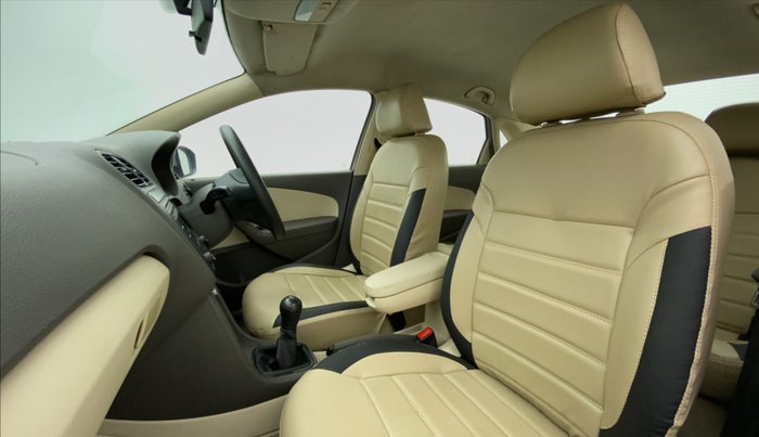 2014 Volkswagen Vento COMFORTLINE PETROL, Petrol, Manual, 77,401 km, Right Side Front Door Cabin View
