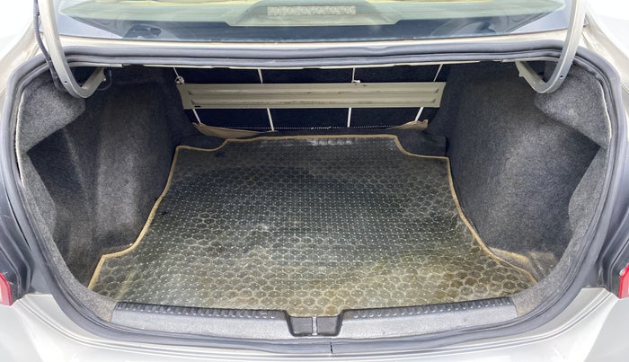 2014 Volkswagen Vento COMFORTLINE PETROL, Petrol, Manual, 77,401 km, Boot Inside View