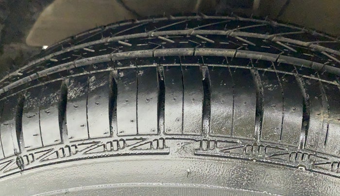 2017 Maruti Dzire VXI AMT, Petrol, Automatic, 73,089 km, Left Front Tyre Tread
