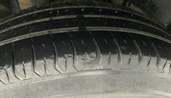 2017 Maruti Dzire VXI AMT, Petrol, Automatic, 73,089 km, Right Rear Tyre Tread