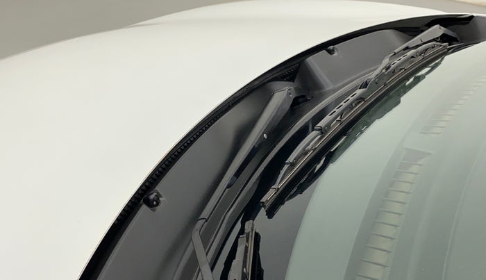 2017 Maruti Dzire VXI AMT, Petrol, Automatic, 73,089 km, Front windshield - Wiper nozzle not functional