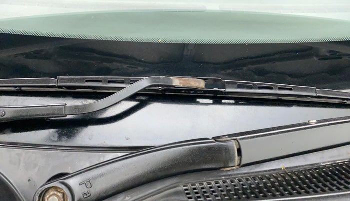2010 Hyundai i10 MAGNA 1.2, Petrol, Manual, 52,099 km, Front windshield - Wiper Blade Broken/Rusted