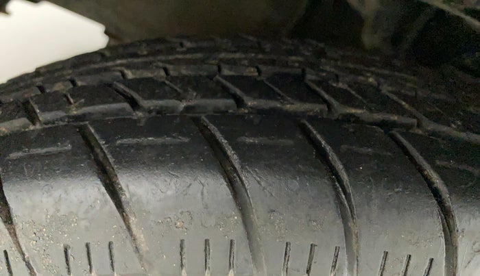 2010 Hyundai i10 MAGNA 1.2, Petrol, Manual, 52,099 km, Left Front Tyre Tread