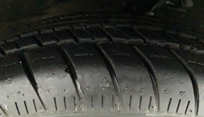 2010 Hyundai i10 MAGNA 1.2, Petrol, Manual, 52,099 km, Right Front Tyre Tread