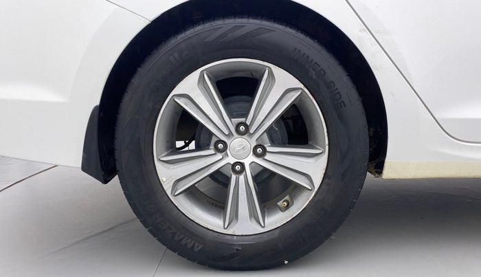 2019 Hyundai Verna 1.6 SX (O) CRDI MT, Diesel, Manual, 87,943 km, Right Rear Wheel