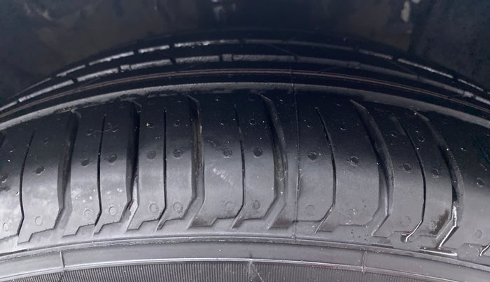 2019 Hyundai Verna 1.6 SX (O) CRDI MT, Diesel, Manual, 87,943 km, Right Front Tyre Tread