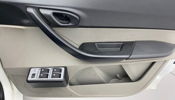 2016 Tata Tiago XE PETROL, Petrol, Manual, 51,597 km, Driver Side Door Panels Control