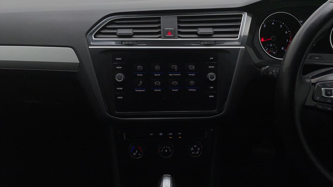 2018 Volkswagen Tiguan 110 Tsi Trendline, Automatic, 113715 km, Center Console