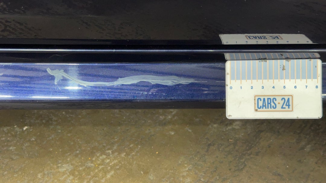 Mud guard Front RHS Scratch