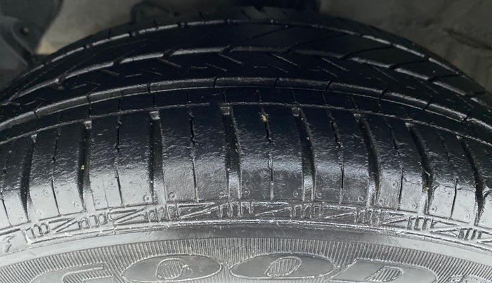 2014 Hyundai Grand i10 SPORTZ 1.2 KAPPA VTVT, Petrol, Manual, 25,208 km, Left Front Tyre Tread