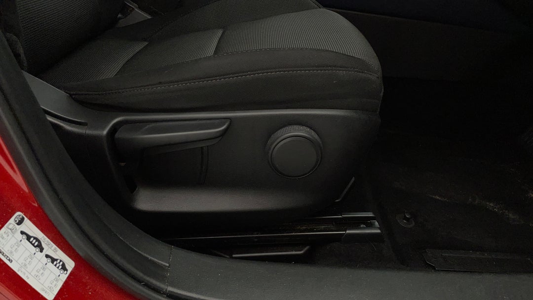 2020 Mazda CX-30 G20 Evolve (fwd), Automatic, 78785 km, Drivers Side Adjustment Panel