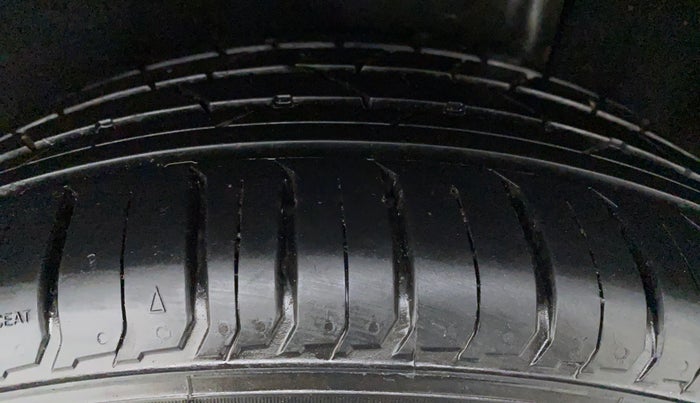 2016 Maruti Vitara Brezza ZDI PLUS DUAL TONE, Diesel, Manual, 57,838 km, Right Front Tyre Tread