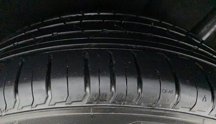 2016 Maruti Vitara Brezza ZDI PLUS DUAL TONE, Diesel, Manual, 57,838 km, Left Rear Tyre Tread