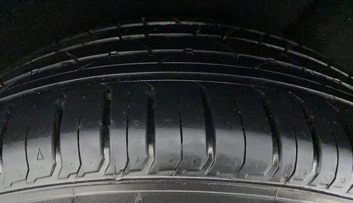 2016 Maruti Vitara Brezza ZDI PLUS DUAL TONE, Diesel, Manual, 57,838 km, Left Front Tyre Tread