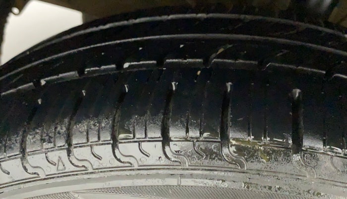 2020 Maruti XL6 ALPHA MT, Petrol, Manual, 81,315 km, Left Front Tyre Tread