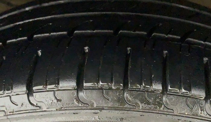 2020 Maruti XL6 ALPHA MT, Petrol, Manual, 81,315 km, Left Rear Tyre Tread