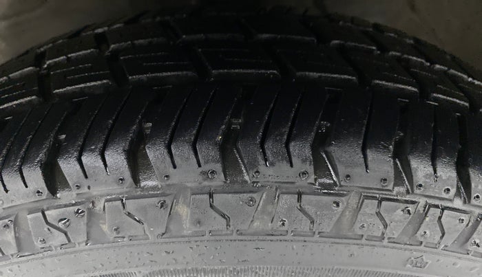 2015 Maruti Alto 800 LXI, Petrol, Manual, 12,755 km, Left Front Tyre Tread