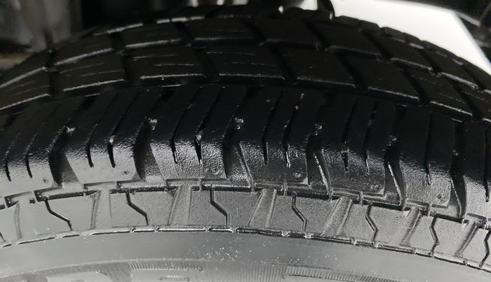 2015 Maruti Alto 800 LXI, Petrol, Manual, 12,755 km, Left Rear Tyre Tread