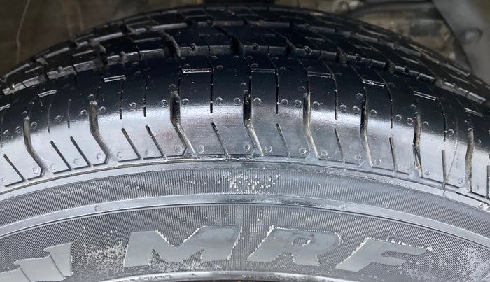 2018 Maruti Swift VXI D, Petrol, Manual, 44,843 km, Right Front Tyre Tread
