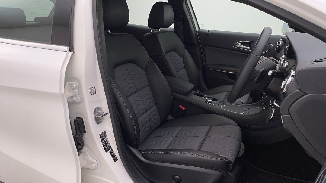 2019 Mercedes-benz GLA 180, Automatic, 22312 km, Right Side Front Door Cabin View