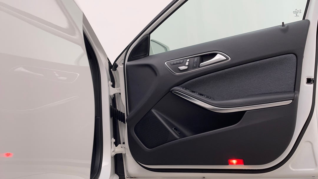 2019 Mercedes-benz GLA 180, Automatic, 22312 km, Speaker View