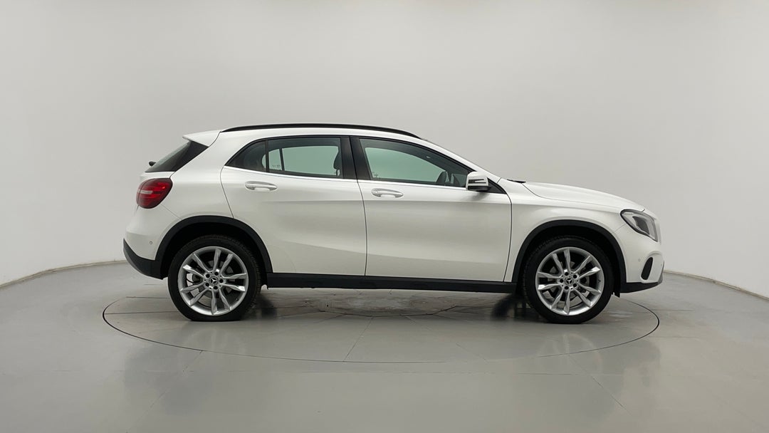 2019 Mercedes-benz GLA 180, Automatic, 22312 km, Right Side View