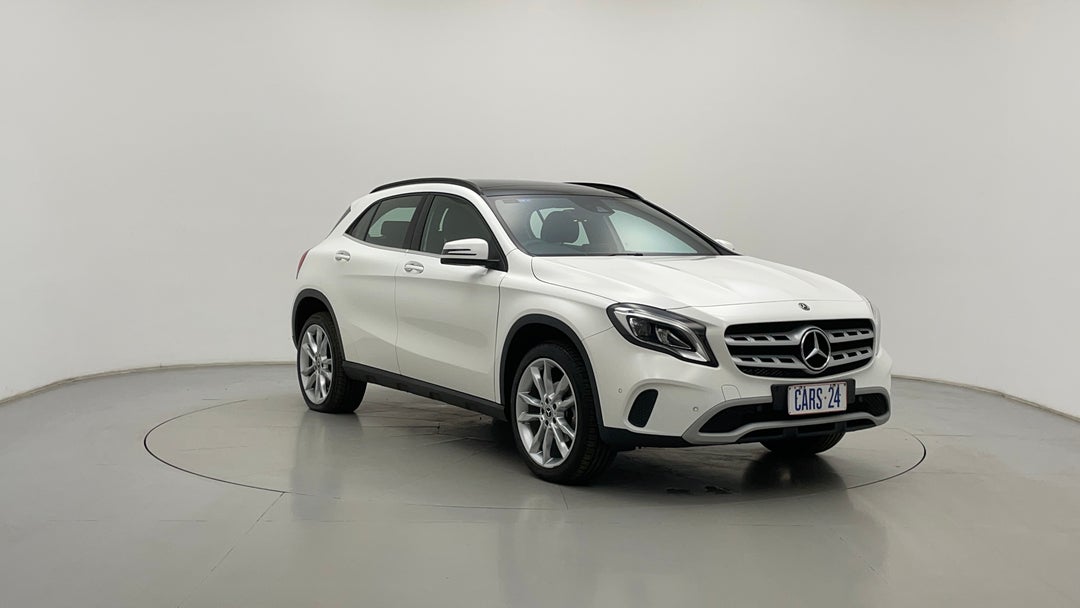 2019 Mercedes-benz GLA 180, Automatic, 22312 km, Right Front Diagonal (45- Degree) View