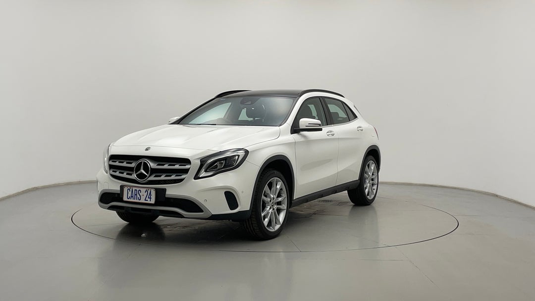 2019 Mercedes-benz GLA 180, Automatic, 22312 km, Left Front Diagonal (45- Degree) View
