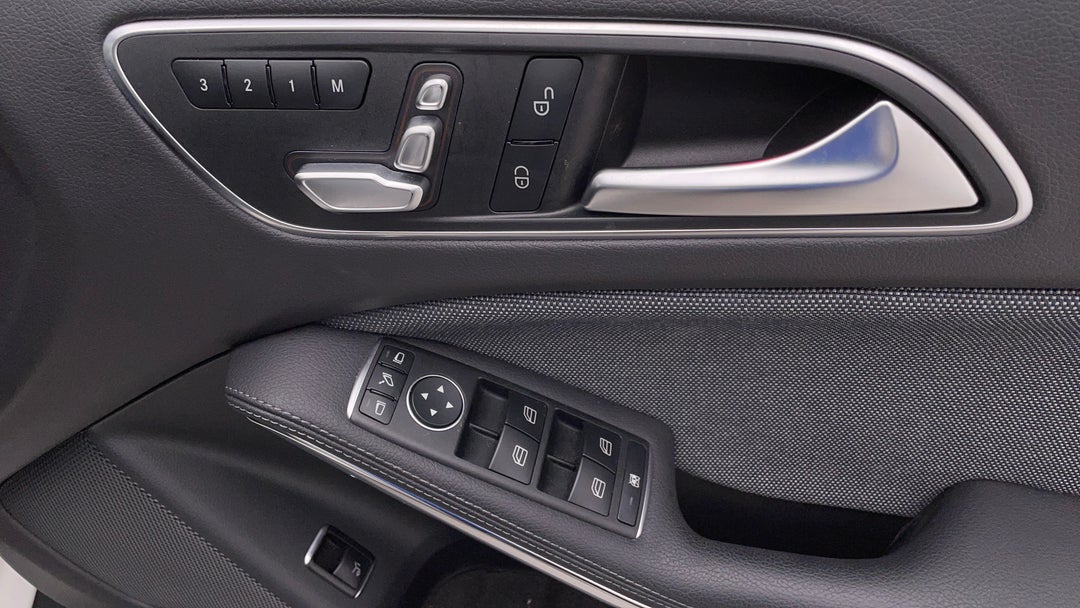 2019 Mercedes-benz GLA 180, Automatic, 22312 km, Drivers Side Door Panel Controls