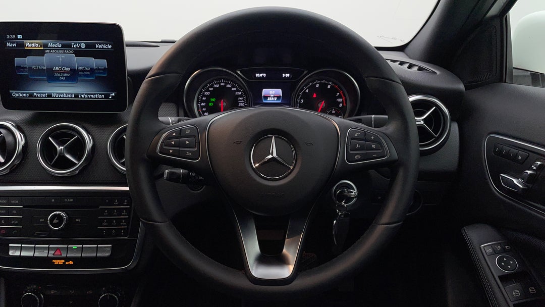 2019 Mercedes-benz GLA 180, Automatic, 22312 km, Steering Wheel Close-up