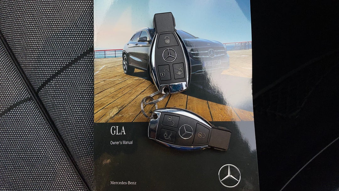 2019 Mercedes-benz GLA 180, Automatic, 22312 km, Key Close-up