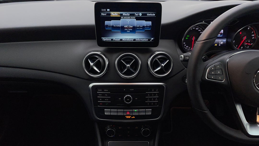 2019 Mercedes-benz GLA 180, Automatic, 22312 km, Center Console
