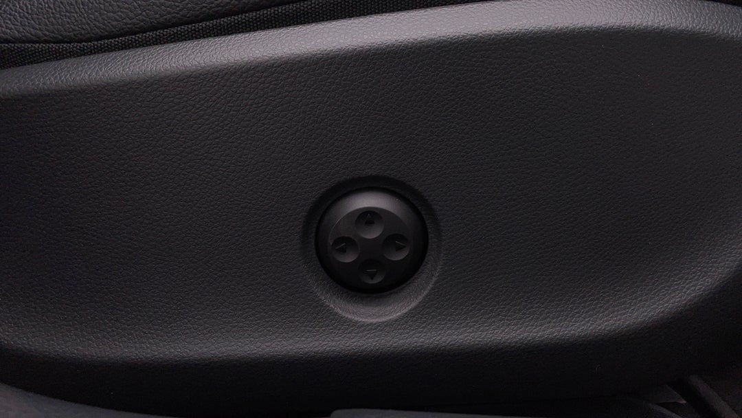 2019 Mercedes-benz GLA 180, Automatic, 22312 km, Drivers Side Adjustment Panel