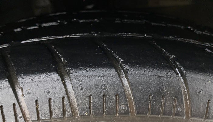 2011 Hyundai i10 SPORTZ 1.2, Petrol, Manual, 58,948 km, Right Front Tyre Tread