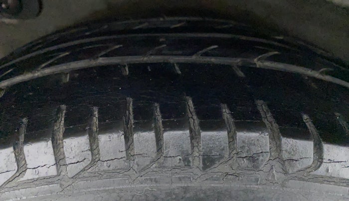 2014 Hyundai Verna FLUIDIC 1.6 SX VTVT, Petrol, Manual, 76,896 km, Right Rear Tyre Tread