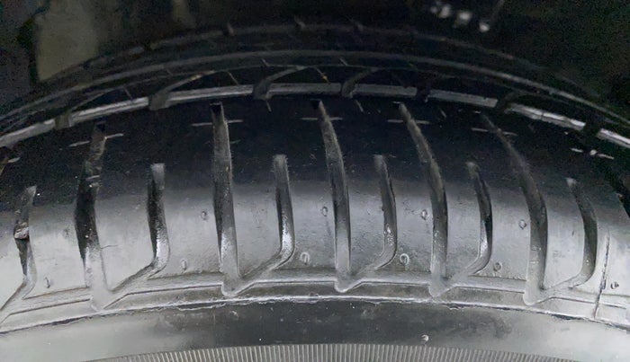 2014 Hyundai Verna FLUIDIC 1.6 SX VTVT, Petrol, Manual, 76,896 km, Left Front Tyre Tread