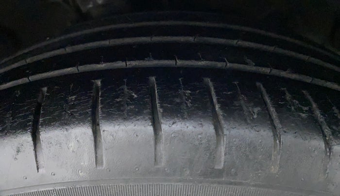 2014 Hyundai Verna FLUIDIC 1.6 SX VTVT, Petrol, Manual, 76,896 km, Right Front Tyre Tread