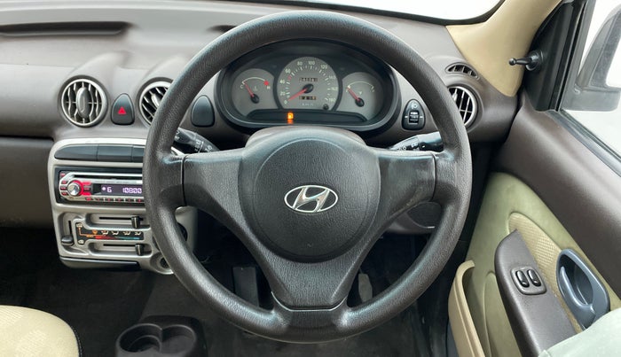 2010 Hyundai Santro Xing GLS, Petrol, Manual, 90,566 km, Steering Wheel Close Up