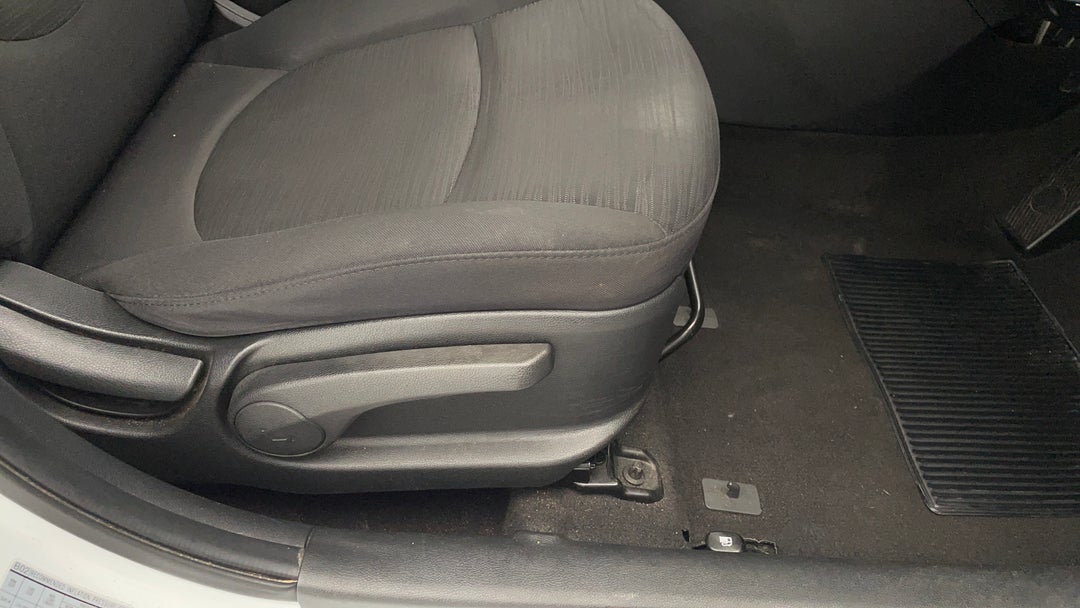 2017 Hyundai Accent Active, Automatic, 118720 km, Drivers Side Adjustment Panel