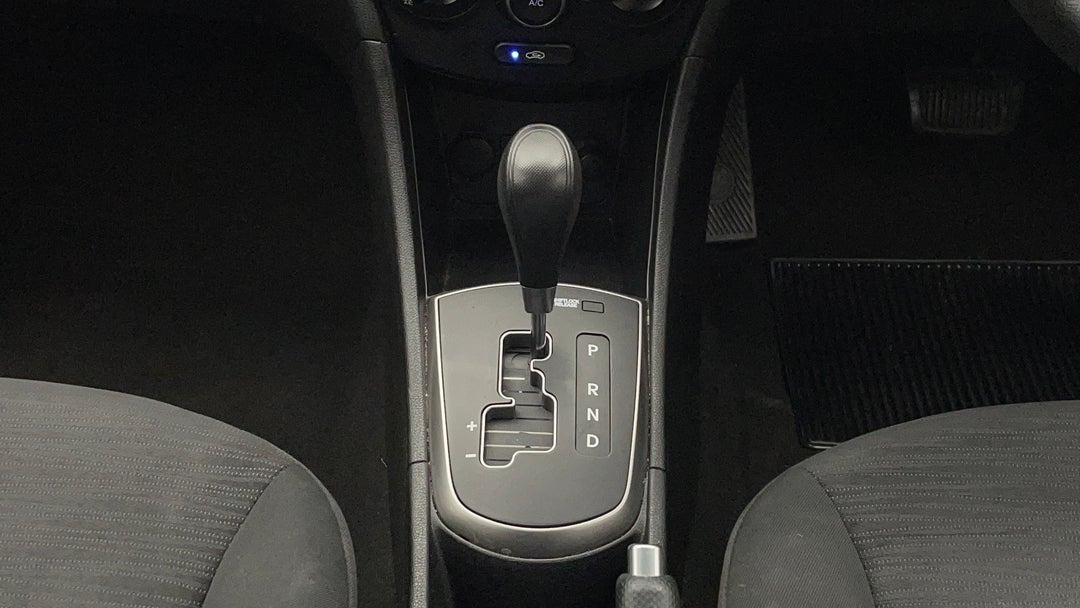 2017 Hyundai Accent Active, Automatic, 118720 km, Gear Lever 