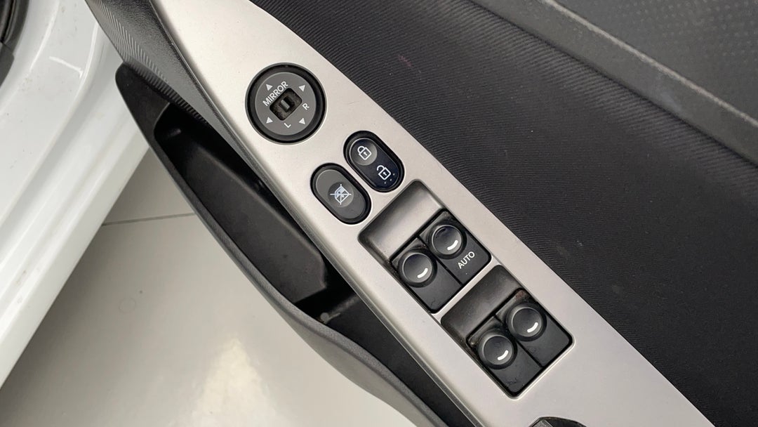 2017 Hyundai Accent Active, Automatic, 118720 km, Drivers Side Door Panel Controls