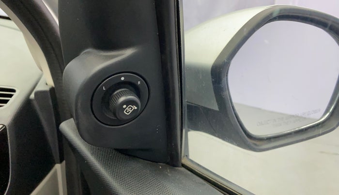 2017 Tata Tiago XZA PETROL, Petrol, Automatic, 45,405 km, Right rear-view mirror - ORVM switch has minor damage
