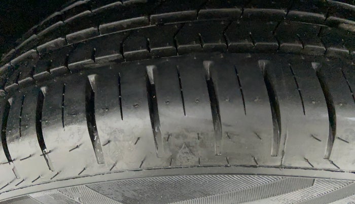 2017 Maruti Vitara Brezza VDI OPT, Diesel, Manual, 39,099 km, Right Front Tyre Tread