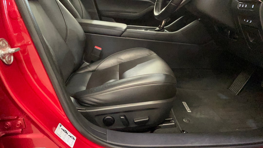 2021 Mazda 3 G20 Touring, Automatic, 33912 km, Drivers Side Adjustment Panel