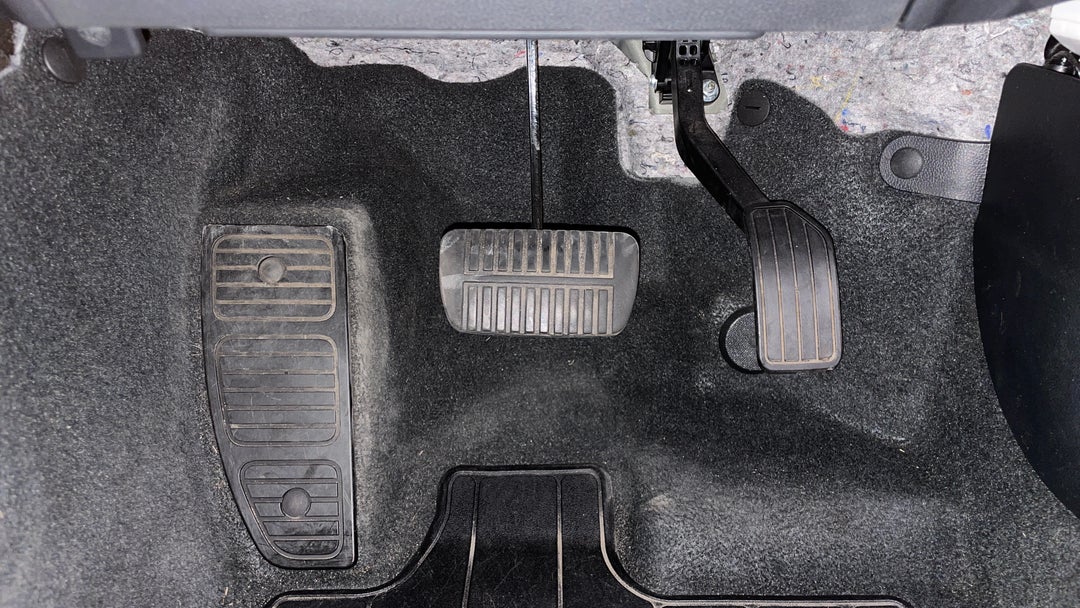 2024 Subaru Forester 2.5i (AWD), Automatic, 48185 km, Pedals and Footmat