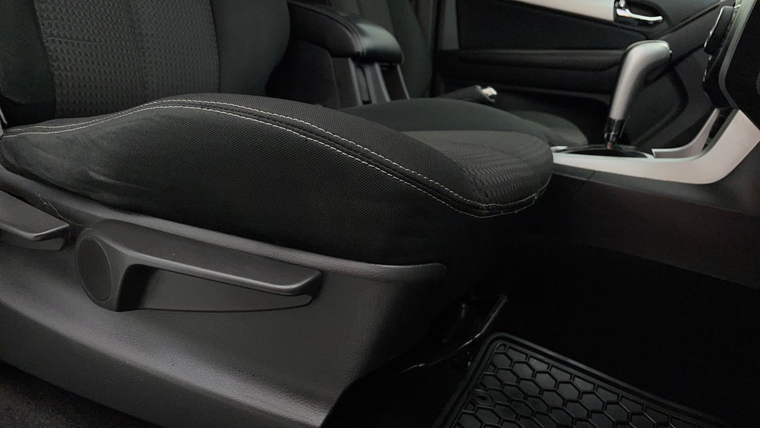 2018 Isuzu MU-X Ls-u (4x2), Automatic, 74416 km, Drivers Side Adjustment Panel