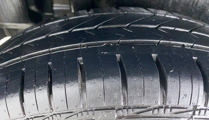 2017 Maruti Dzire LXI, Petrol, Manual, 69,791 km, Right Rear Tyre Tread