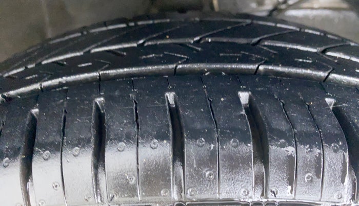 2017 Maruti Dzire LXI, Petrol, Manual, 69,791 km, Right Front Tyre Tread