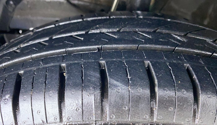 2017 Maruti Dzire LXI, Petrol, Manual, 69,791 km, Left Front Tyre Tread